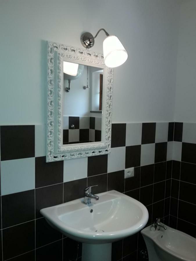 לינה וארוחת בוקר קסטלבאטה Casa Amigdala מראה חיצוני תמונה