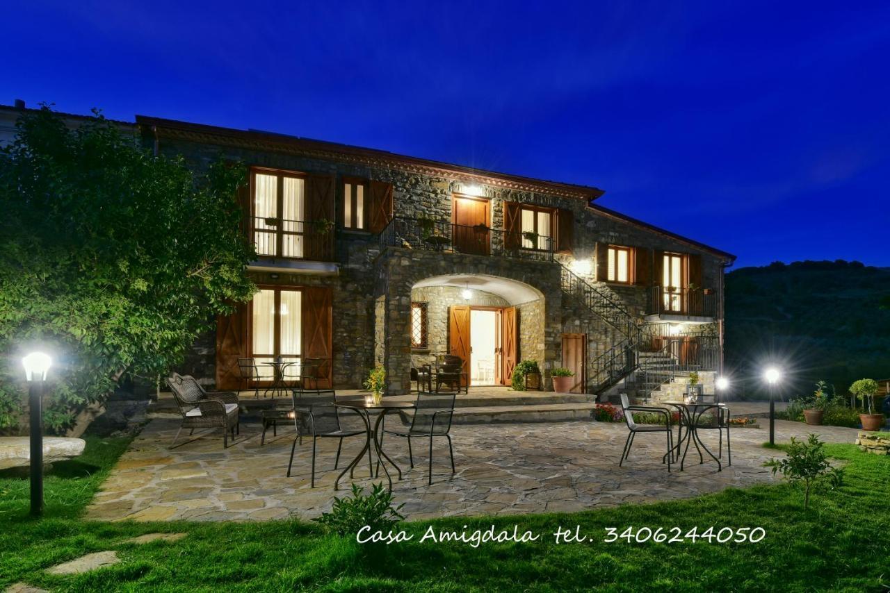 לינה וארוחת בוקר קסטלבאטה Casa Amigdala מראה חיצוני תמונה
